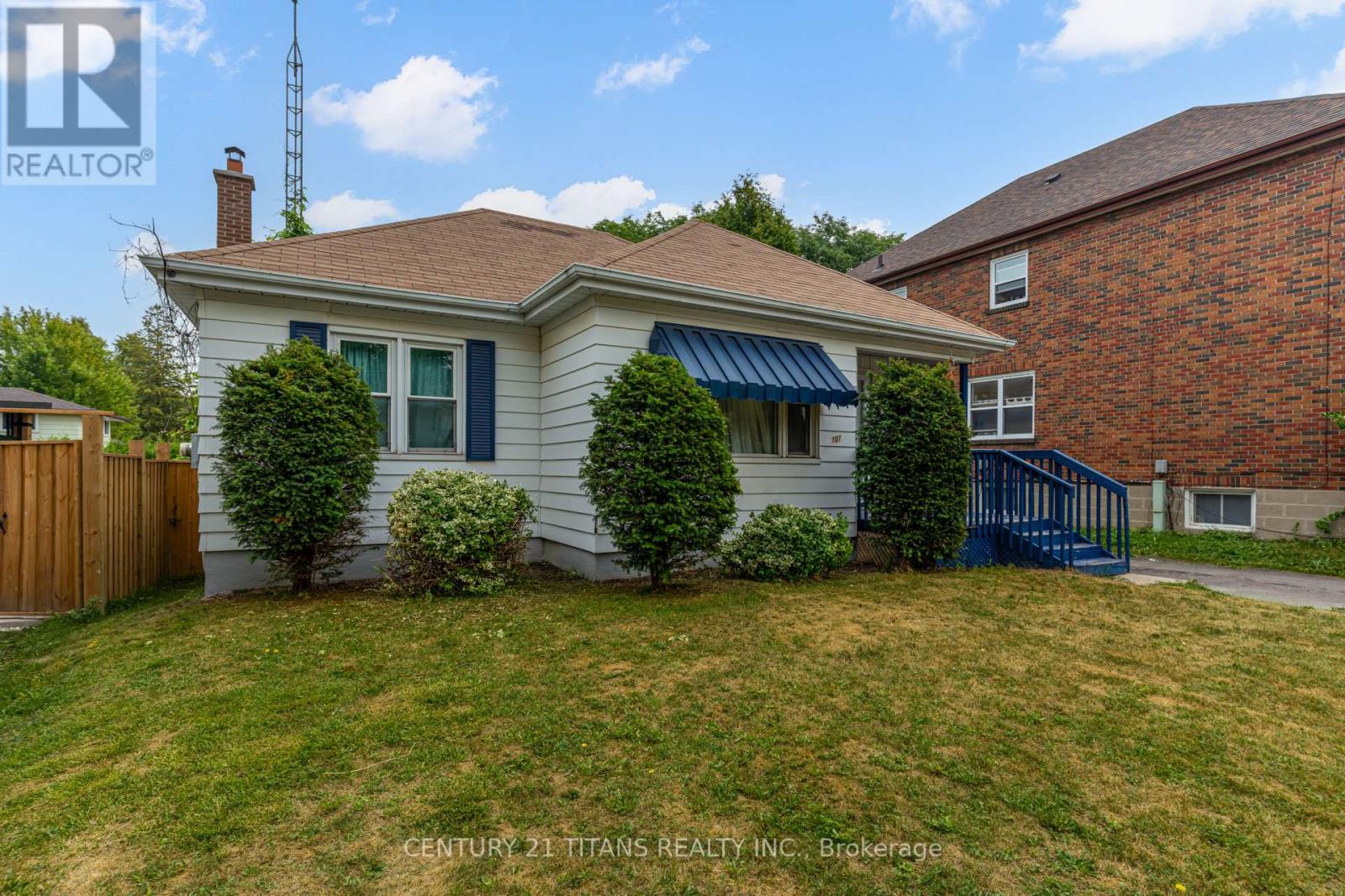 Photo 3 of 107 Wilson Road N, Oshawa ON