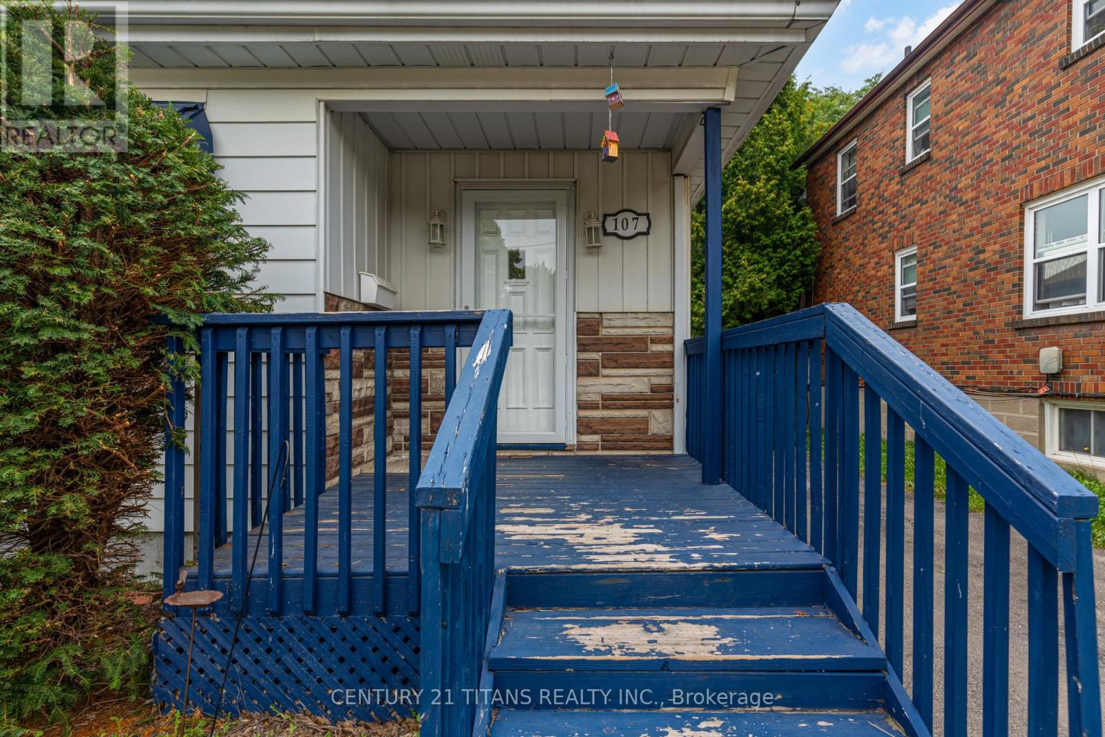 Photo 5 of 107 Wilson Road N, Oshawa ON