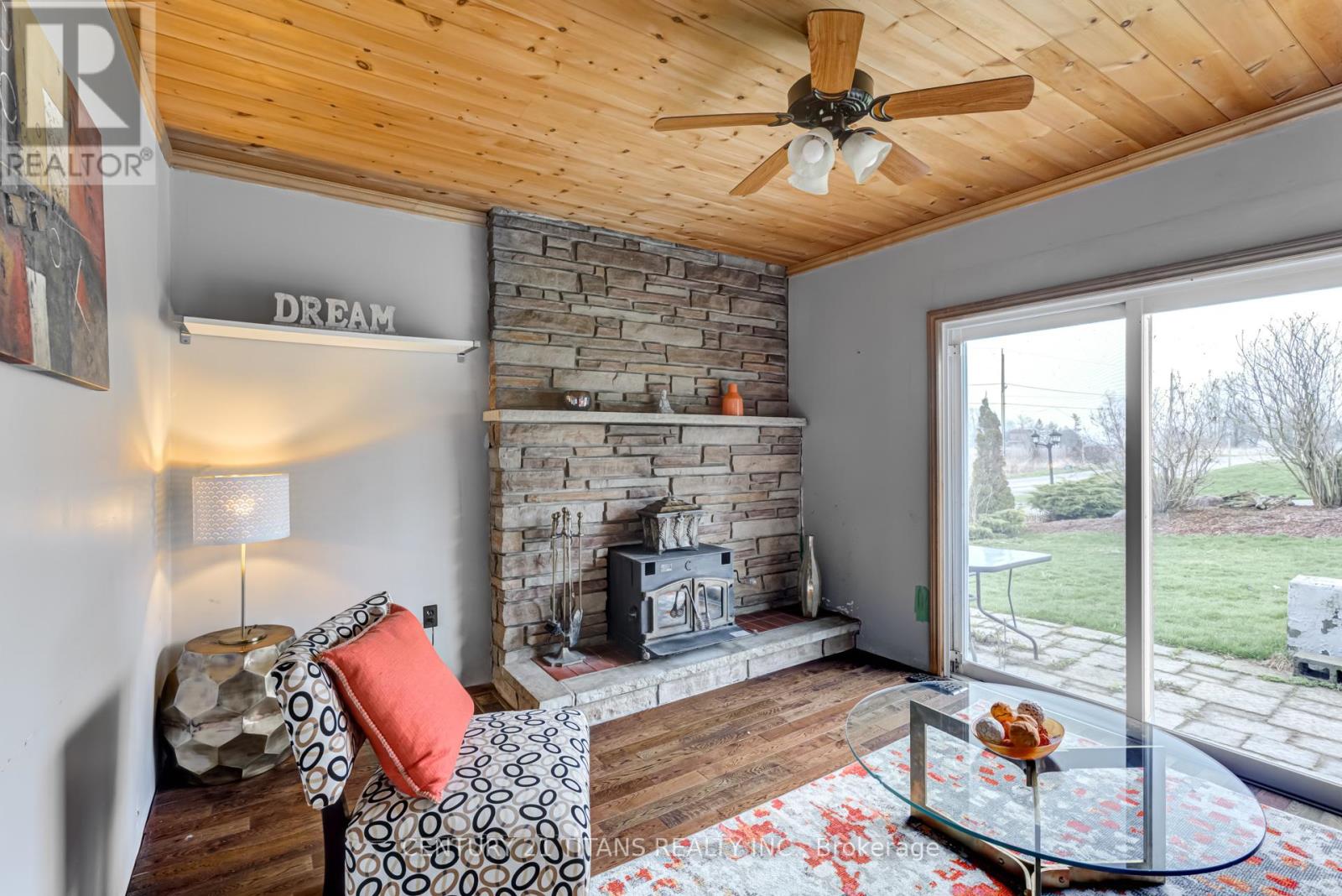 Photo 11 of 130 West Beach Road, Clarington ON