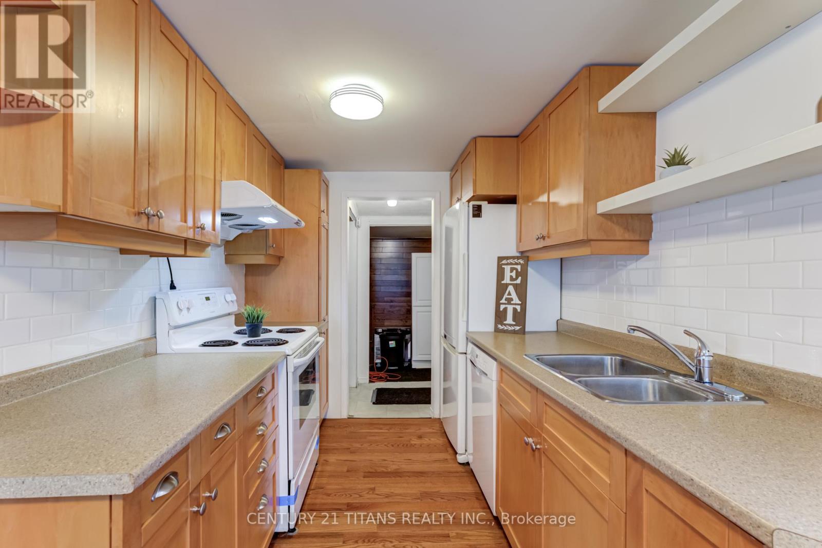 Photo 14 of 130 West Beach Road, Clarington ON