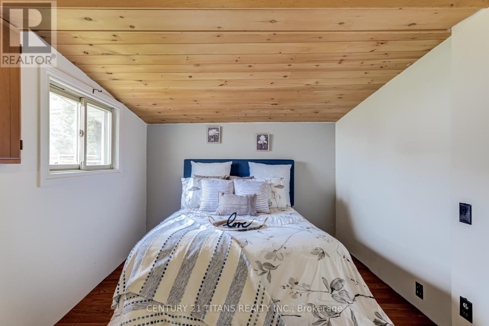 Photo 19 of 130 West Beach Road, Clarington ON