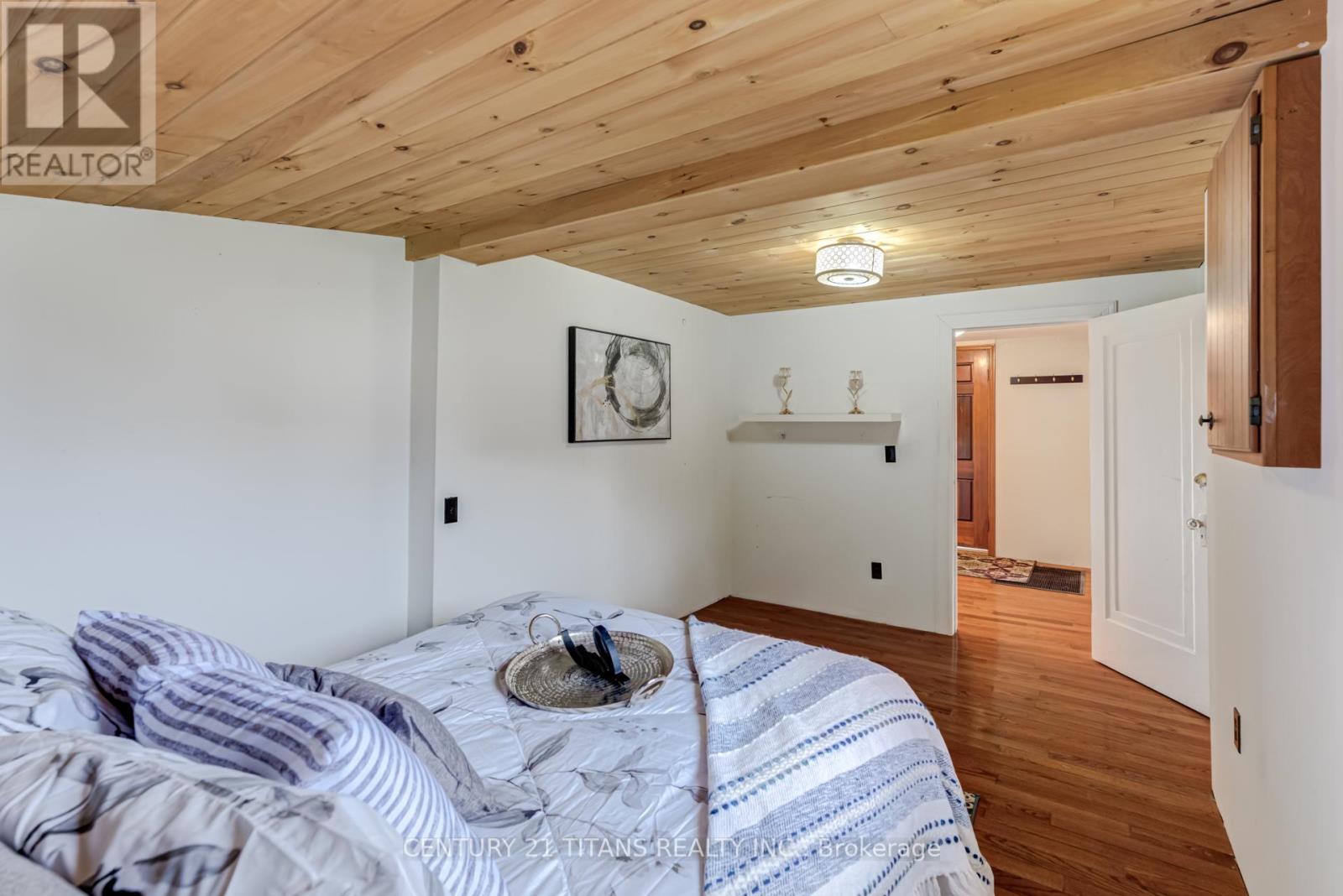 Photo 21 of 130 West Beach Road, Clarington ON