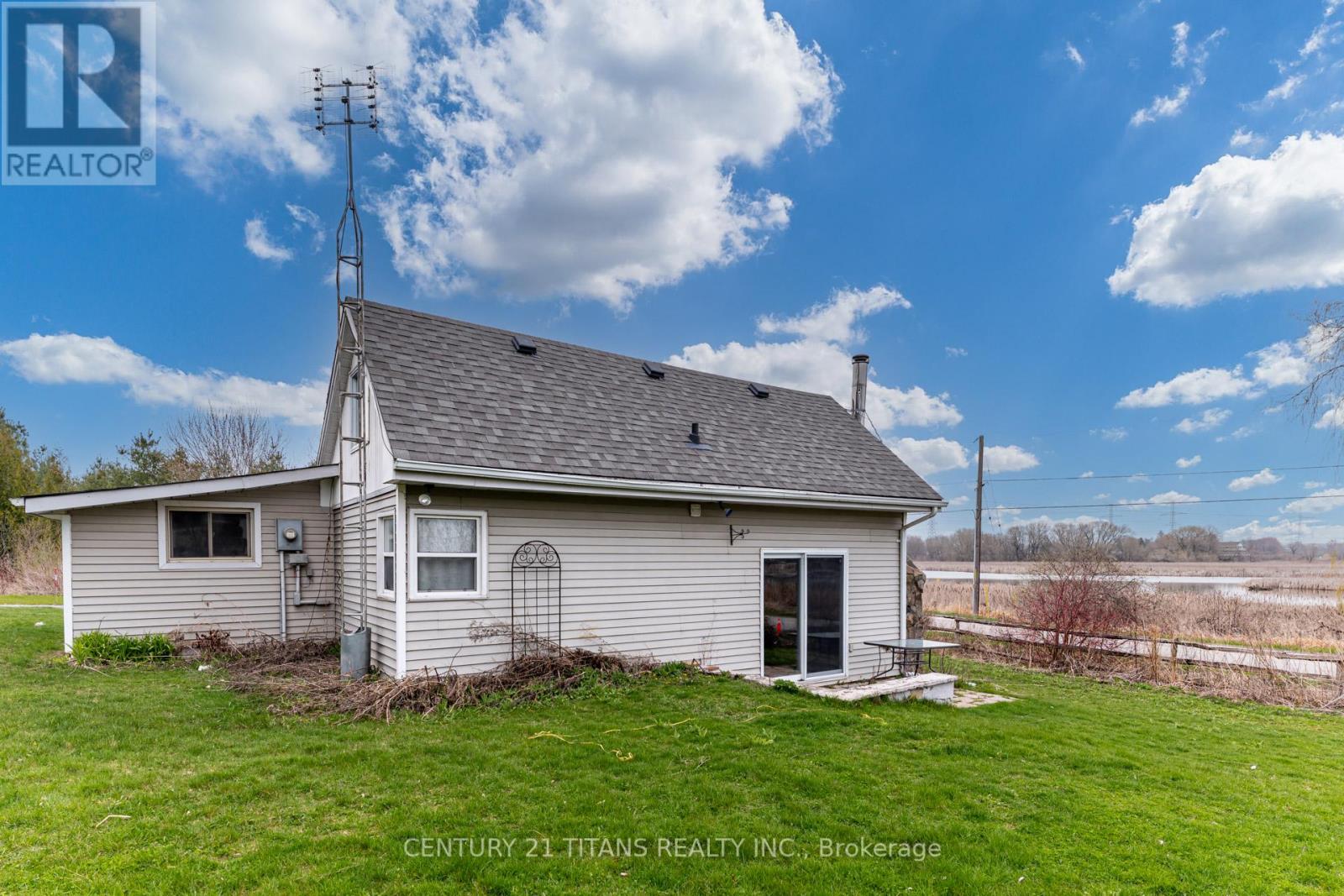 Photo 25 of 130 West Beach Road, Clarington ON