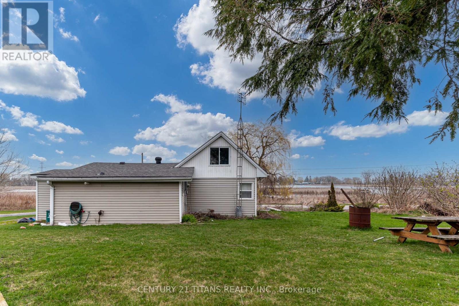 Photo 28 of 130 West Beach Road, Clarington ON