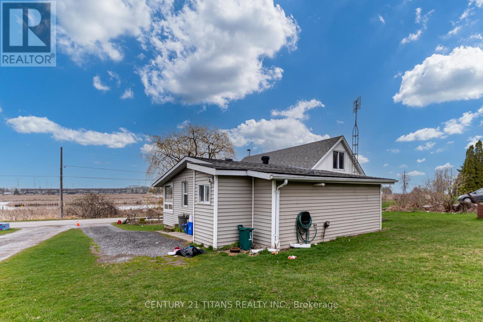 Photo 29 of 130 West Beach Road, Clarington ON