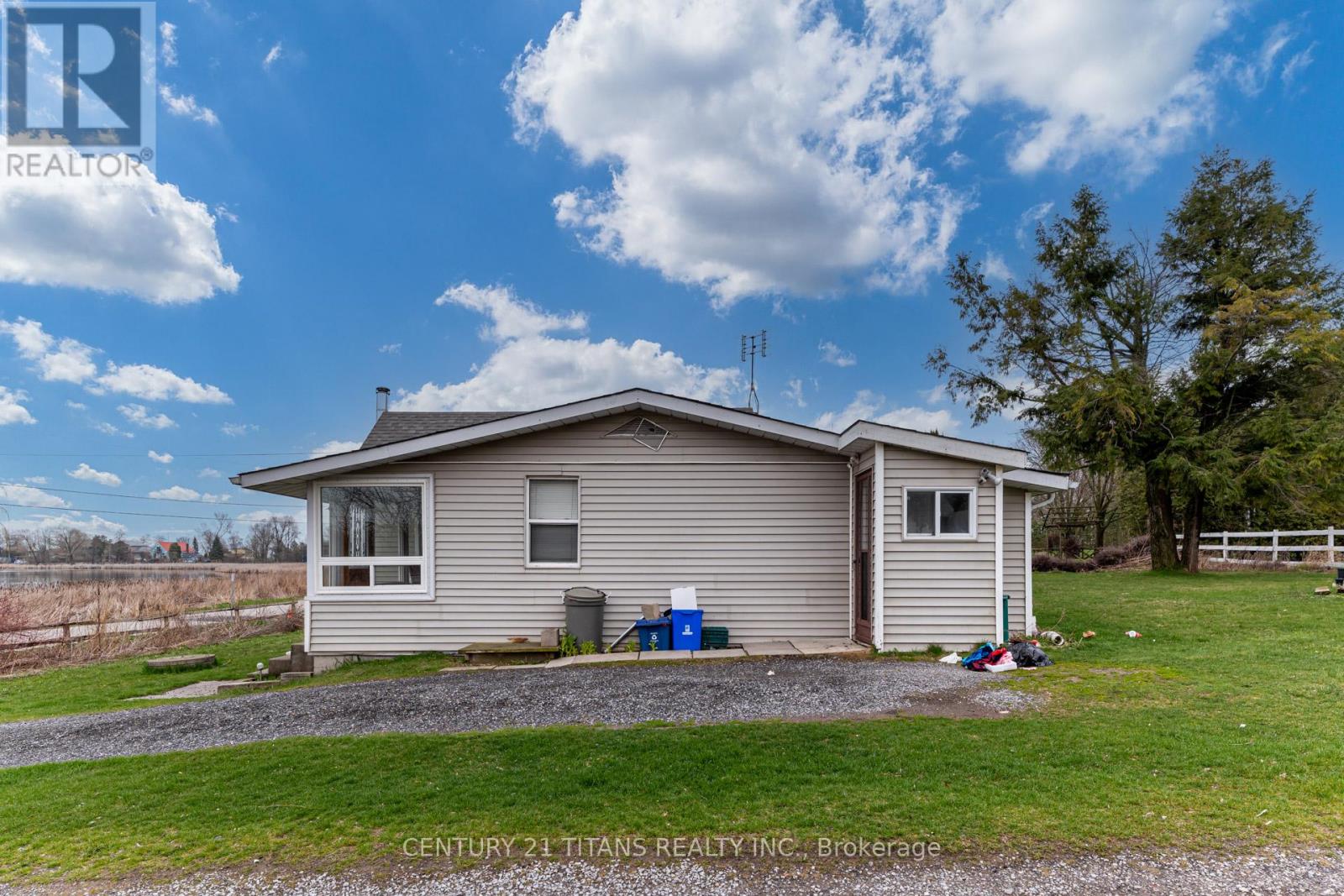 Photo 30 of 130 West Beach Road, Clarington ON