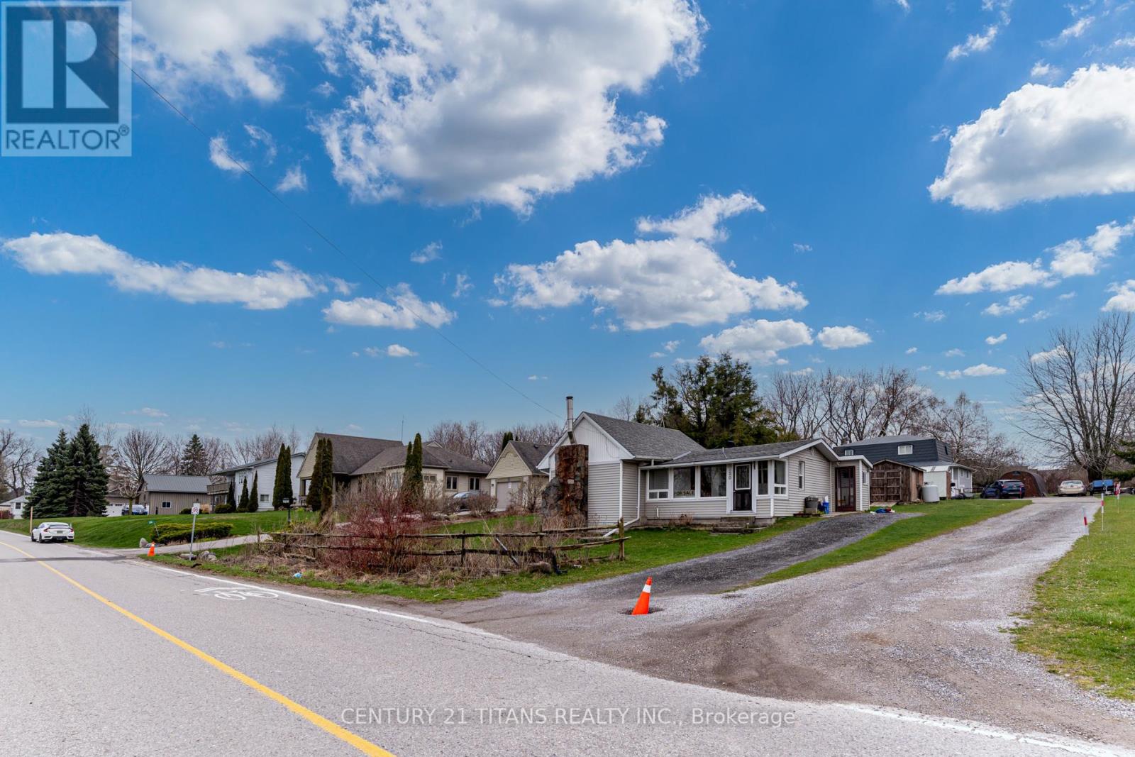 Photo 5 of 130 West Beach Road, Clarington ON