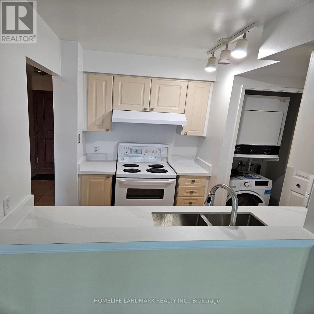 Photo 3 of 1115 8 Lee Centre Drive, Toronto ON