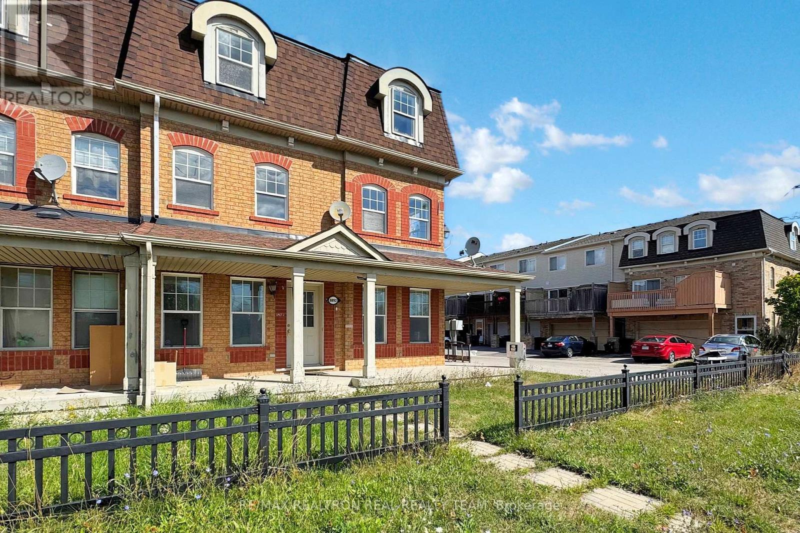 Photo 10 of Unit B 1 8892 Sheppard Avenue E, Toronto ON