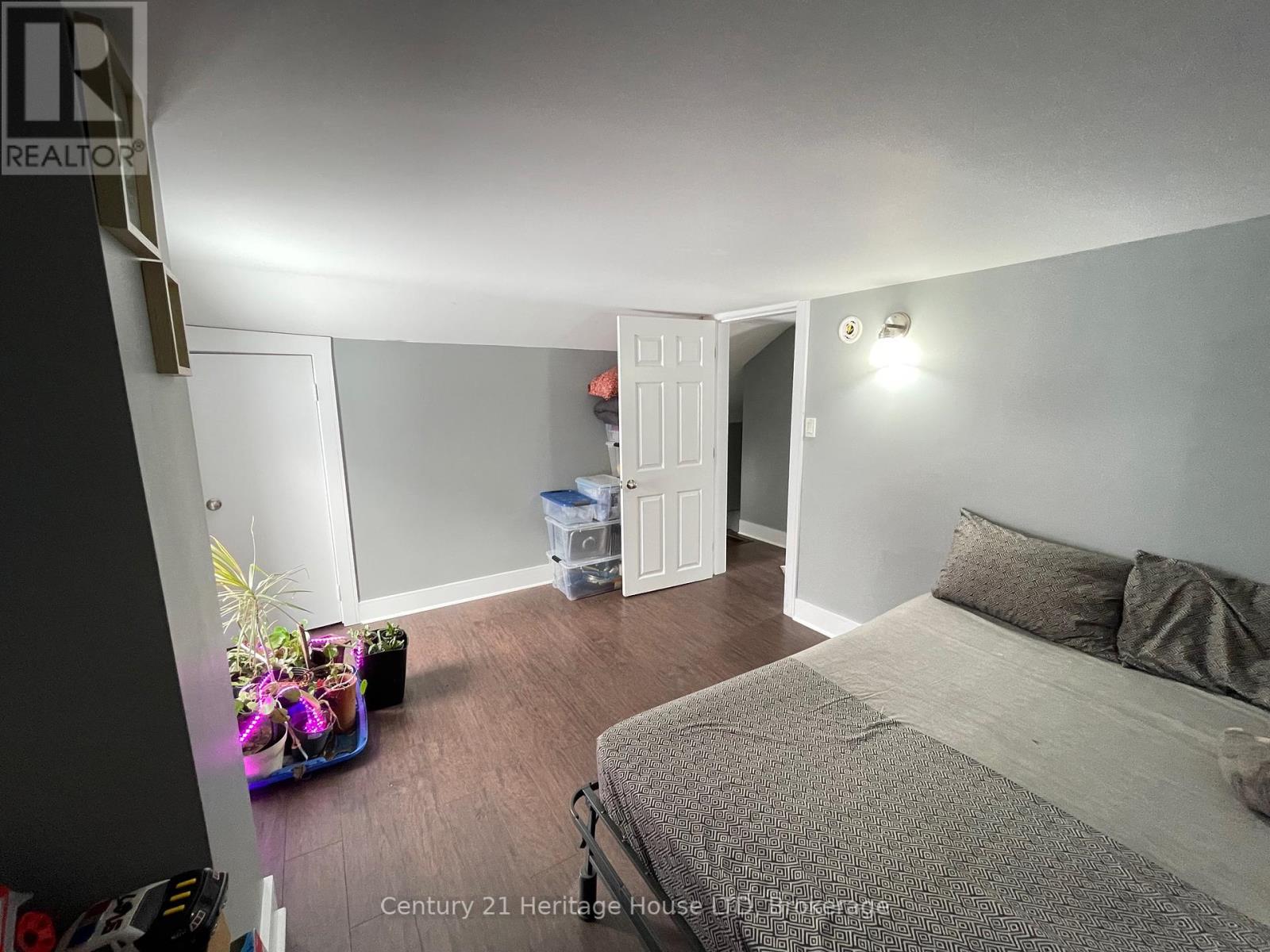 Photo 13 of 42 Forsythe Street, Fort Erie ON