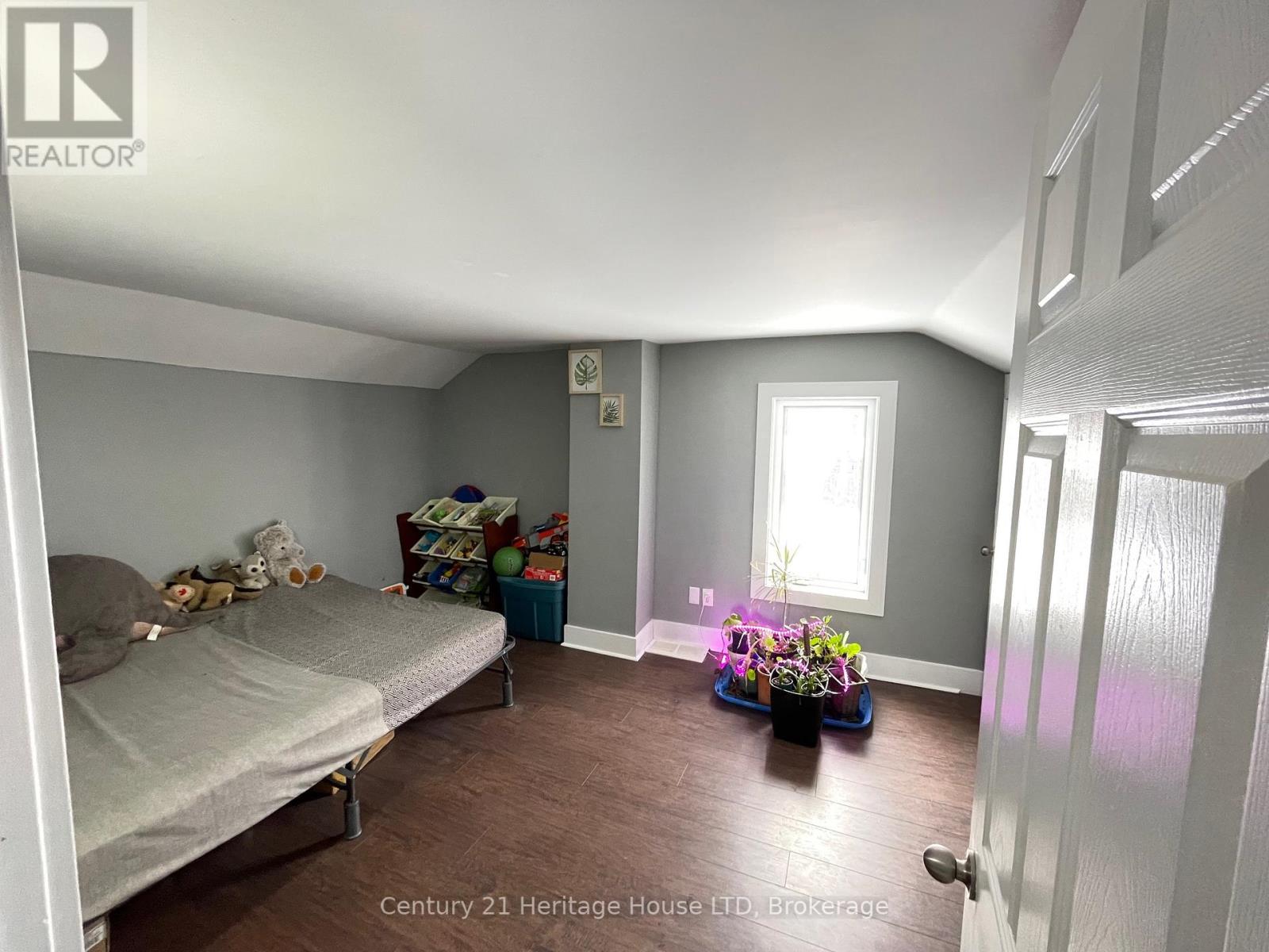 Photo 14 of 42 Forsythe Street, Fort Erie ON