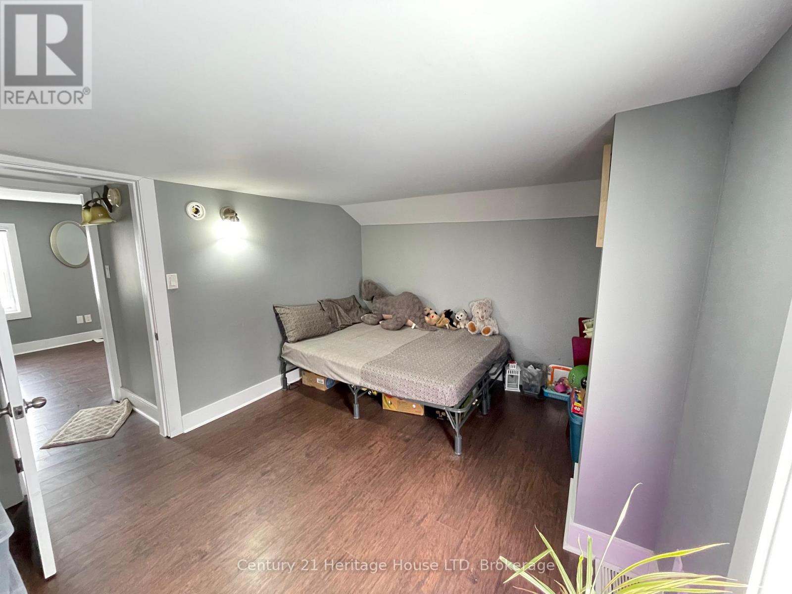 Photo 17 of 42 Forsythe Street, Fort Erie ON