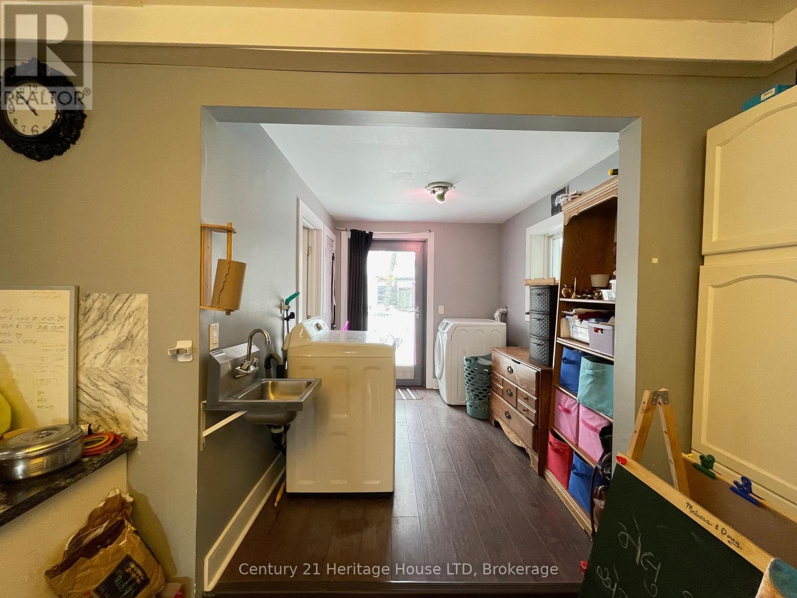 Photo 8 of 42 Forsythe Street, Fort Erie ON