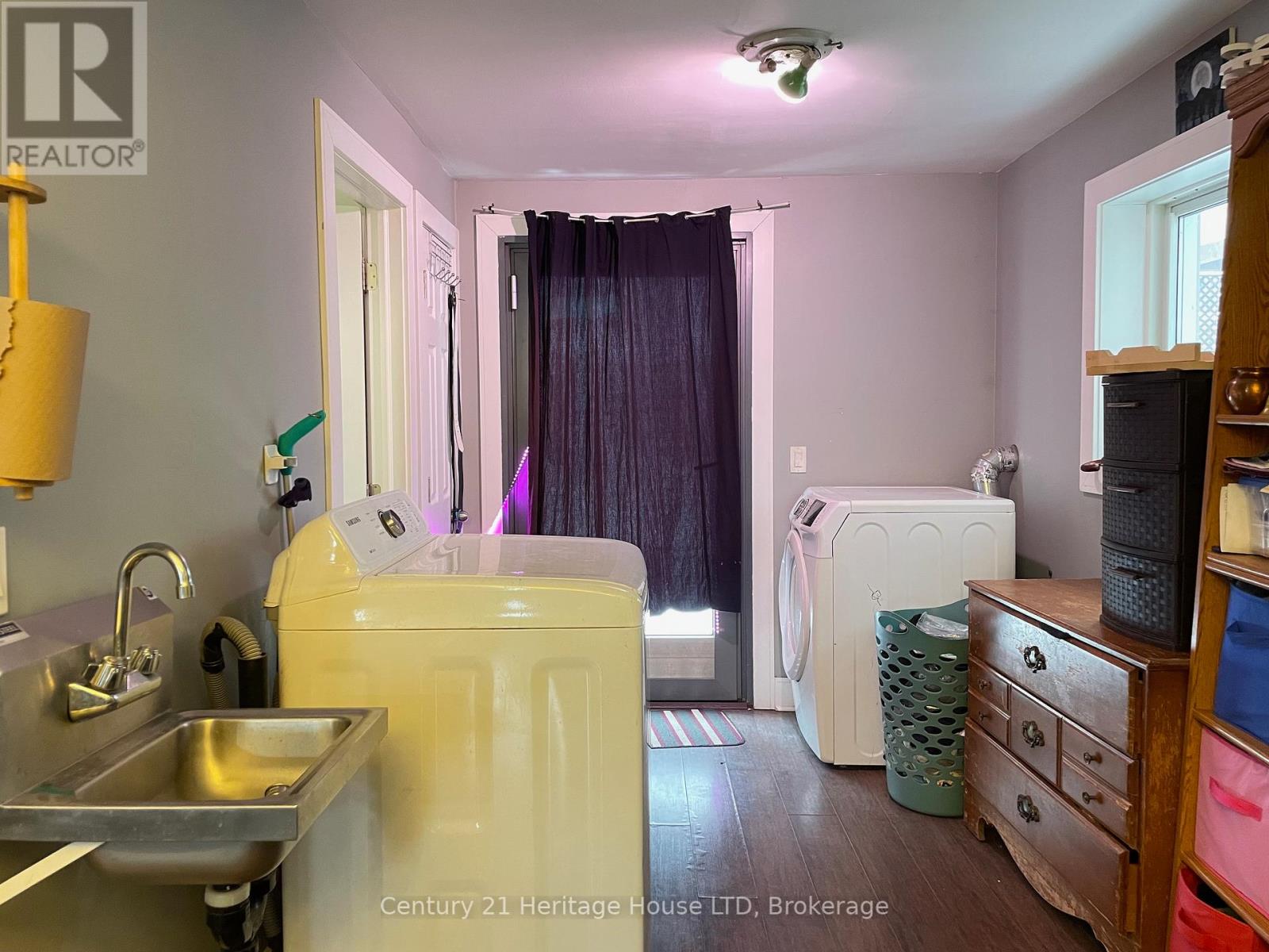 Photo 9 of 42 Forsythe Street, Fort Erie ON
