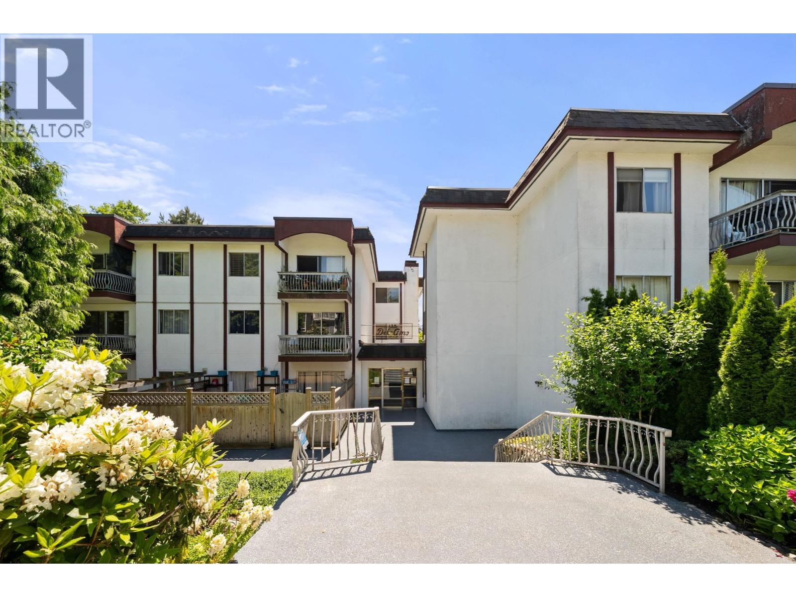 Photo 2 of 309 135 W 21st Street, North Vancouver BC
