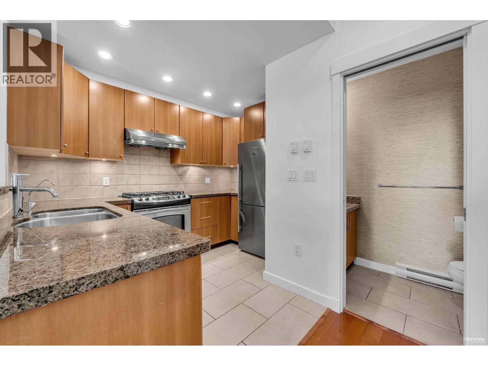 Photo 12 of 7401 Columbia Street, Vancouver BC