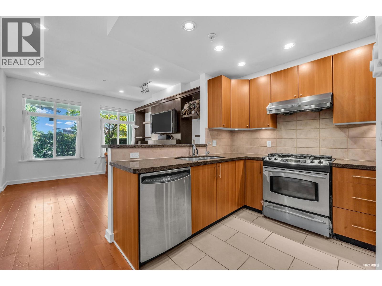 Photo 14 of 7401 Columbia Street, Vancouver BC