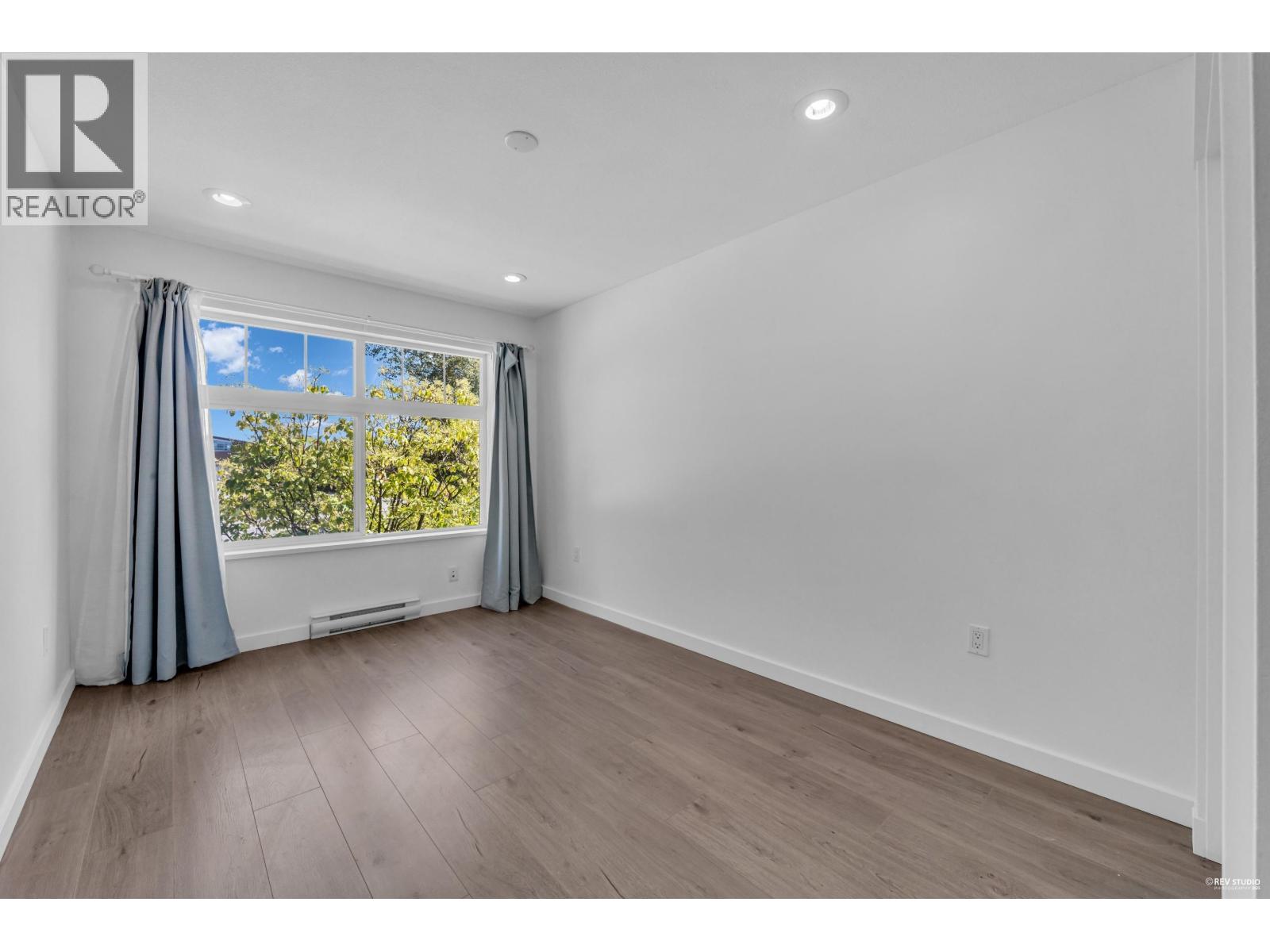 Photo 18 of 7401 Columbia Street, Vancouver BC