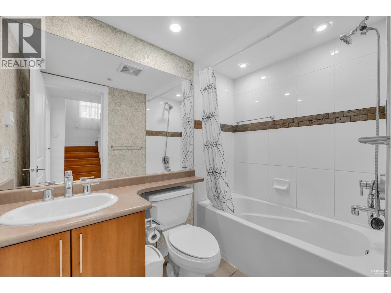 Photo 19 of 7401 Columbia Street, Vancouver BC
