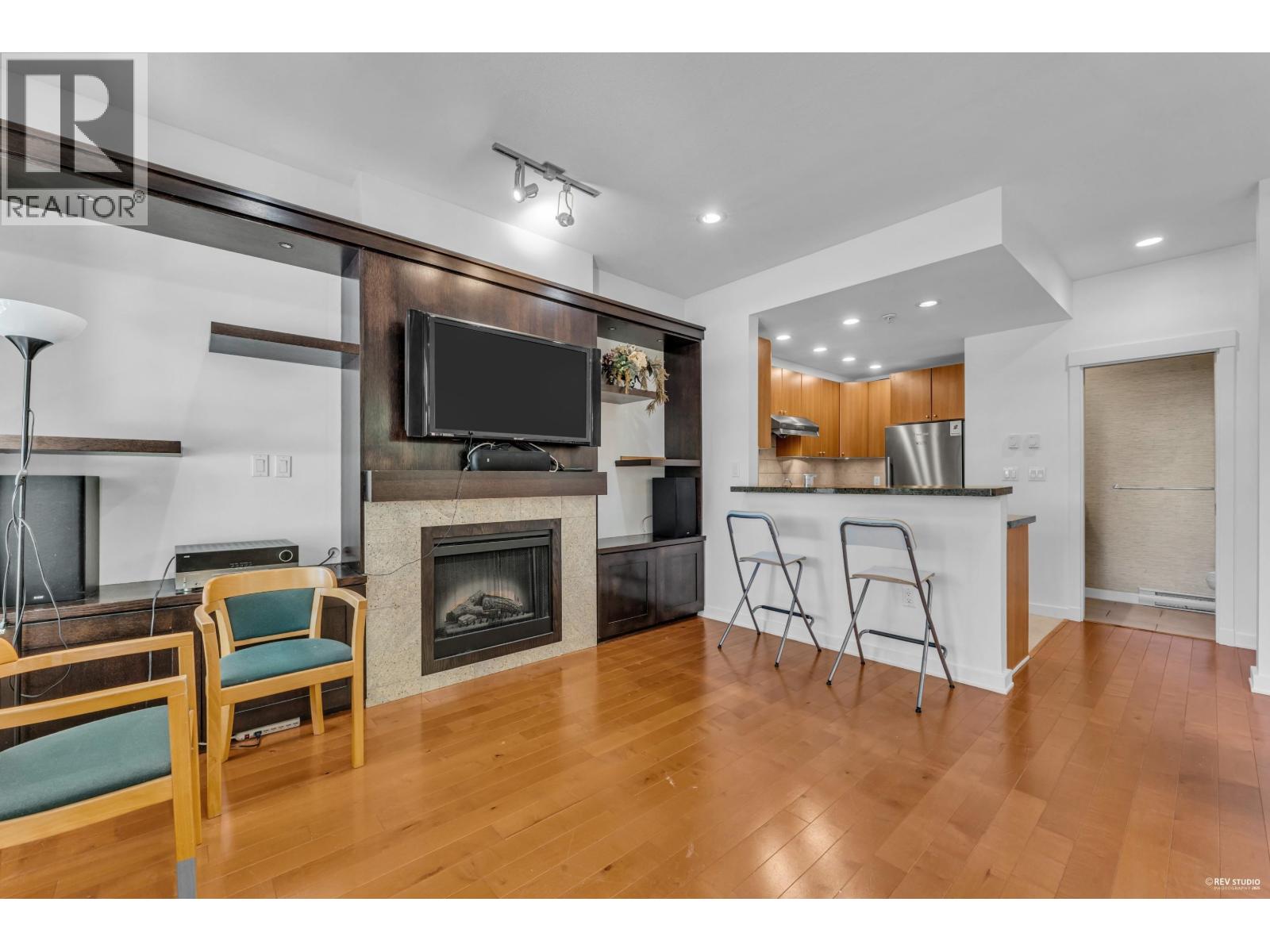 Photo 3 of 7401 Columbia Street, Vancouver BC