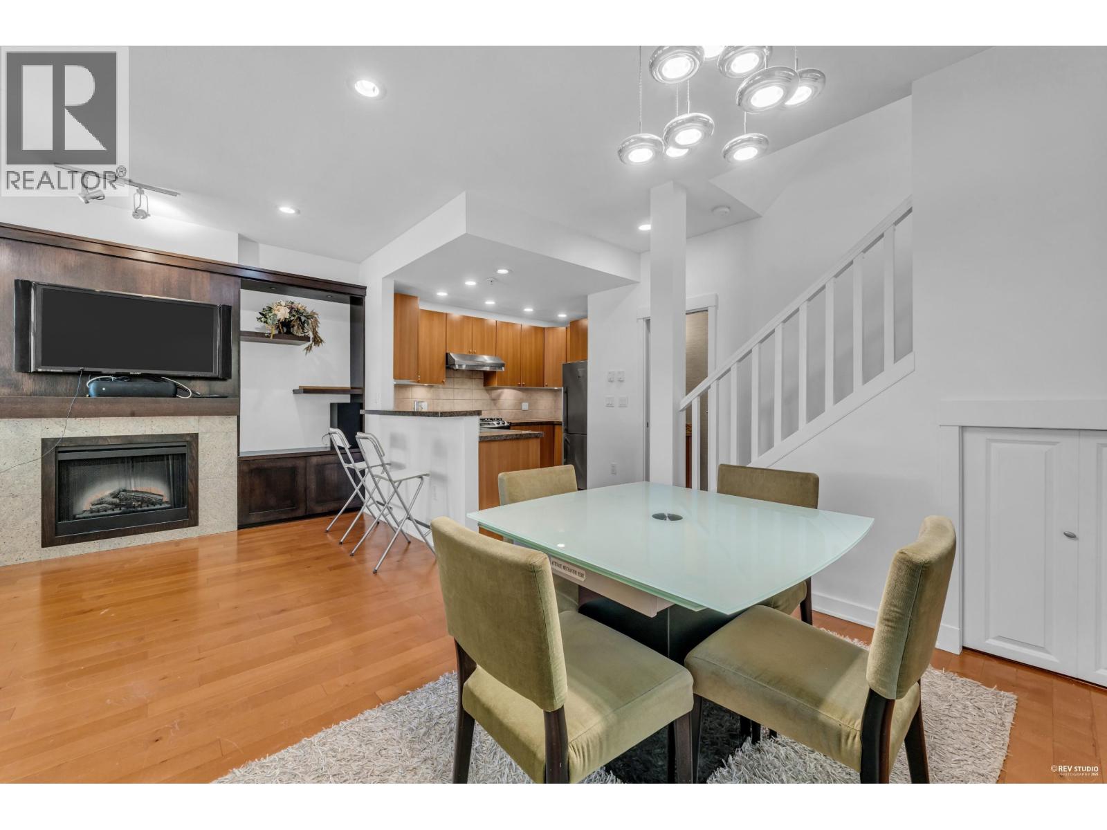Photo 5 of 7401 Columbia Street, Vancouver BC