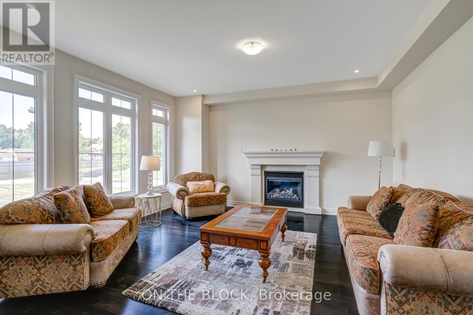 Photo 15 of 24 Whitewood Drive, Whitchurchstouffville ON