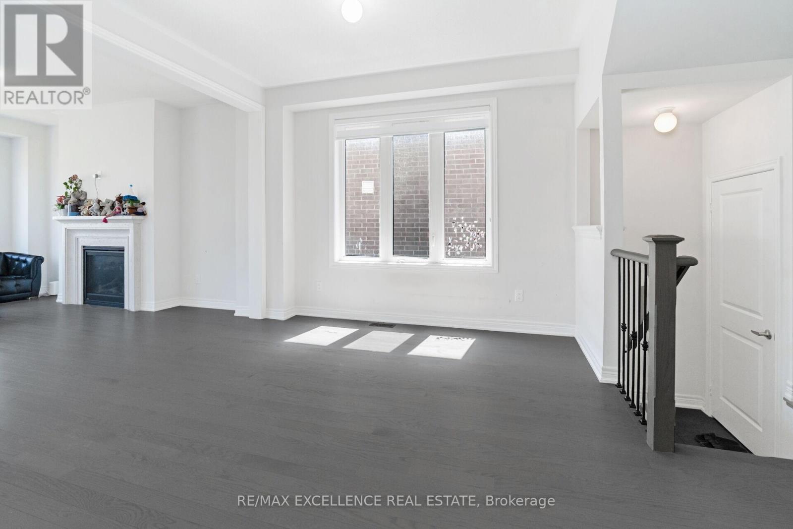 Photo 12 of 25 Sam Battaglia Crescent, Georgina ON