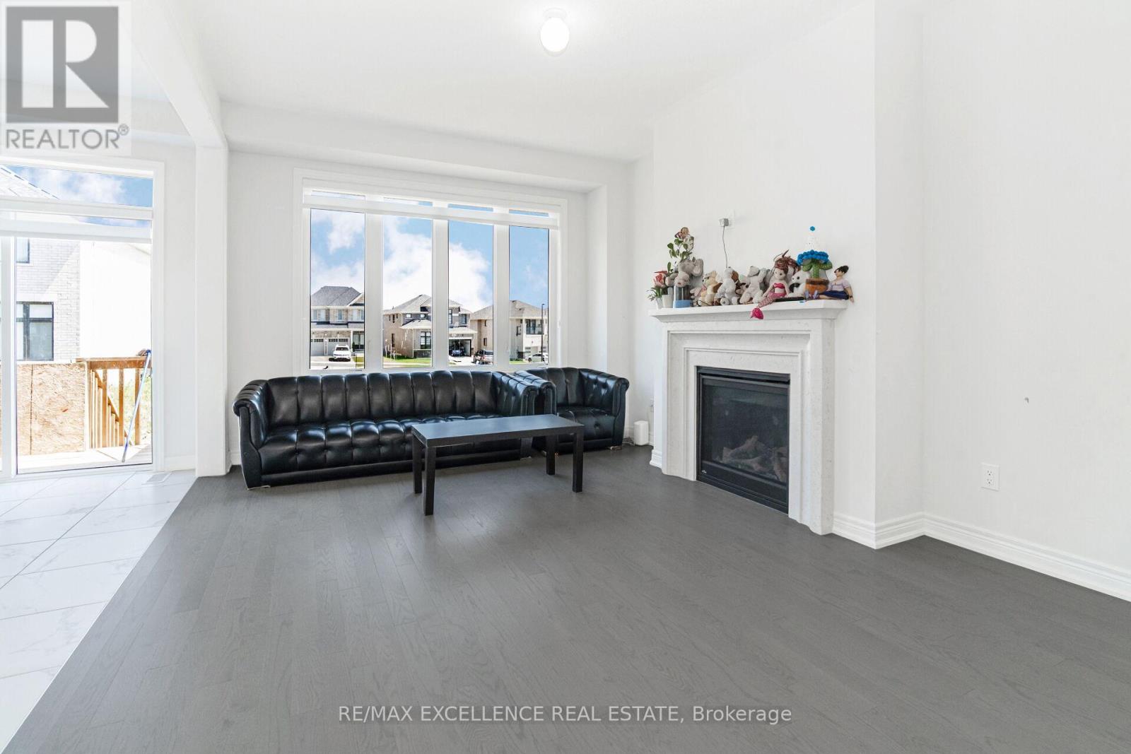 Photo 14 of 25 Sam Battaglia Crescent, Georgina ON