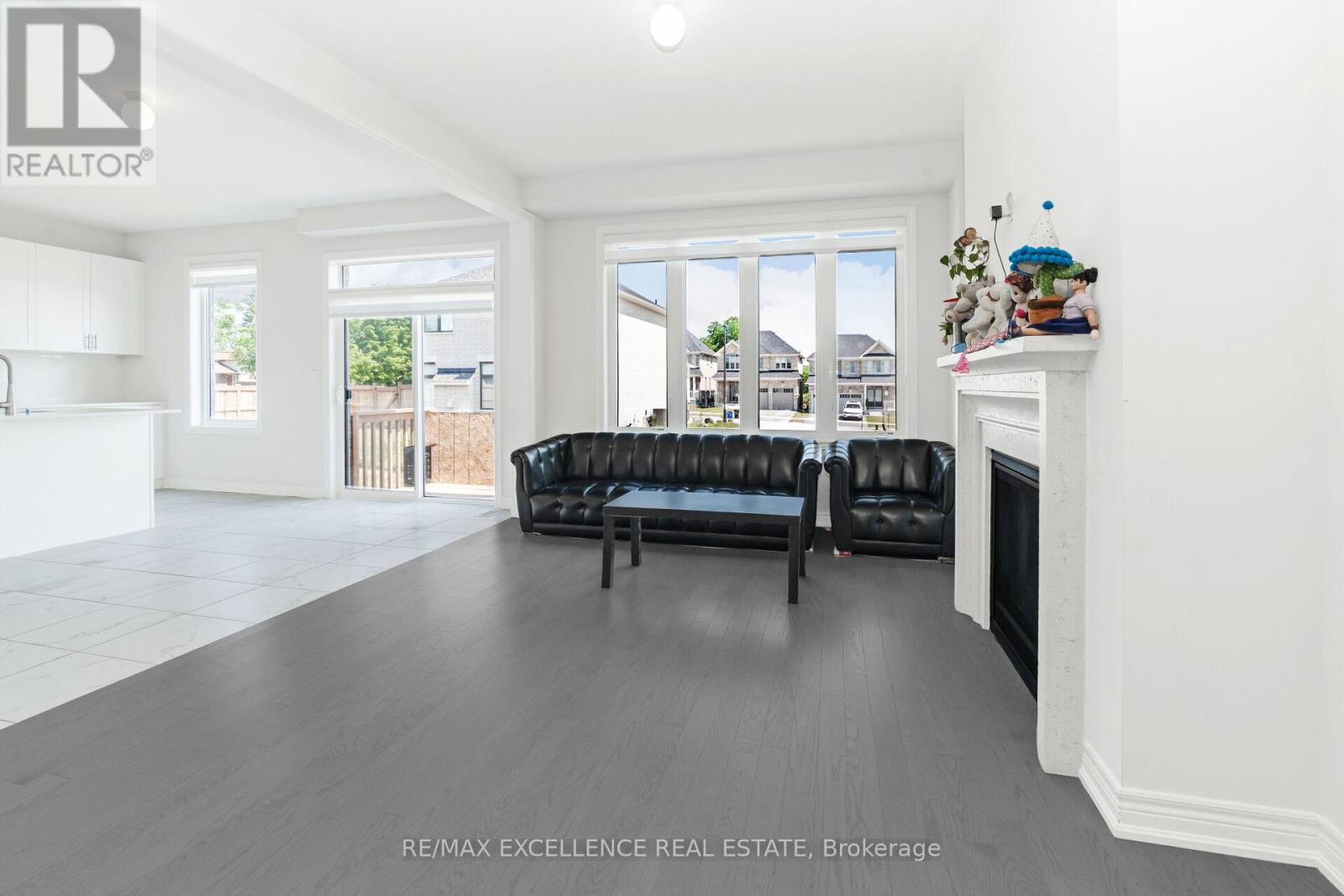 Photo 15 of 25 Sam Battaglia Crescent, Georgina ON