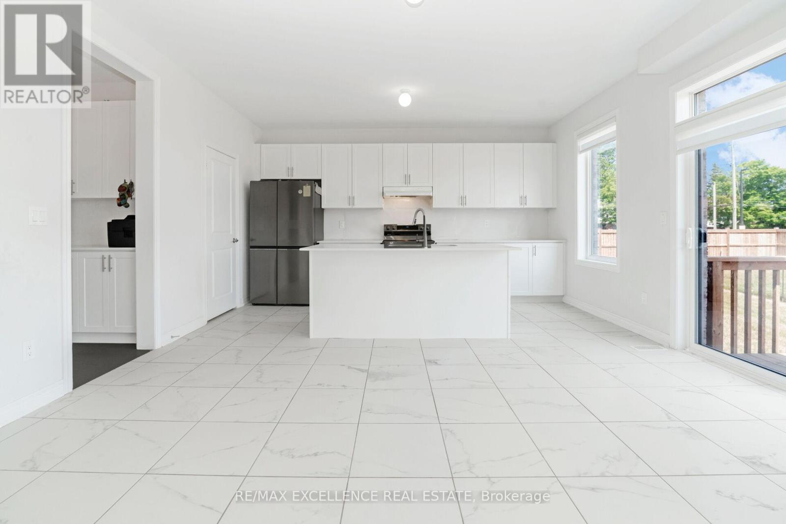 Photo 16 of 25 Sam Battaglia Crescent, Georgina ON