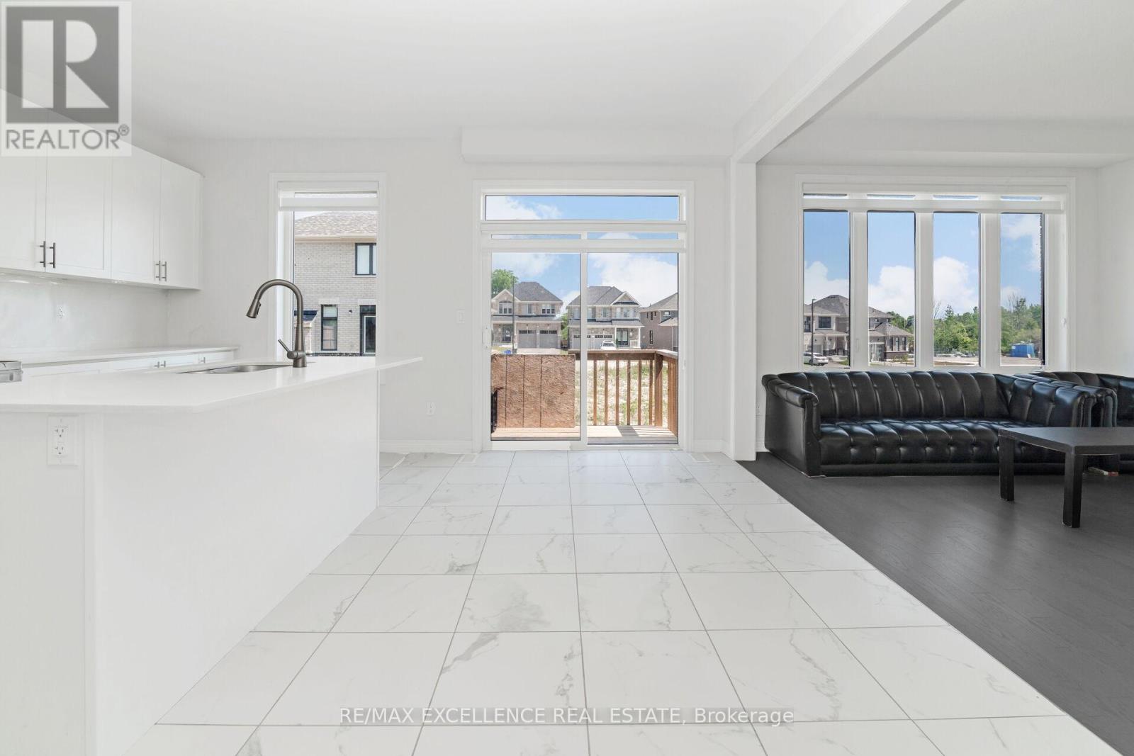 Photo 17 of 25 Sam Battaglia Crescent, Georgina ON