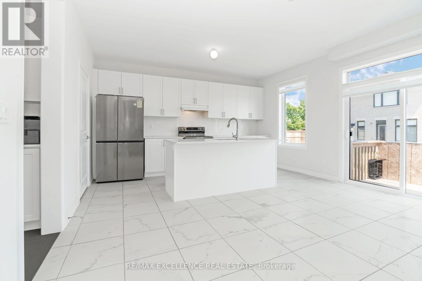 Photo 18 of 25 Sam Battaglia Crescent, Georgina ON