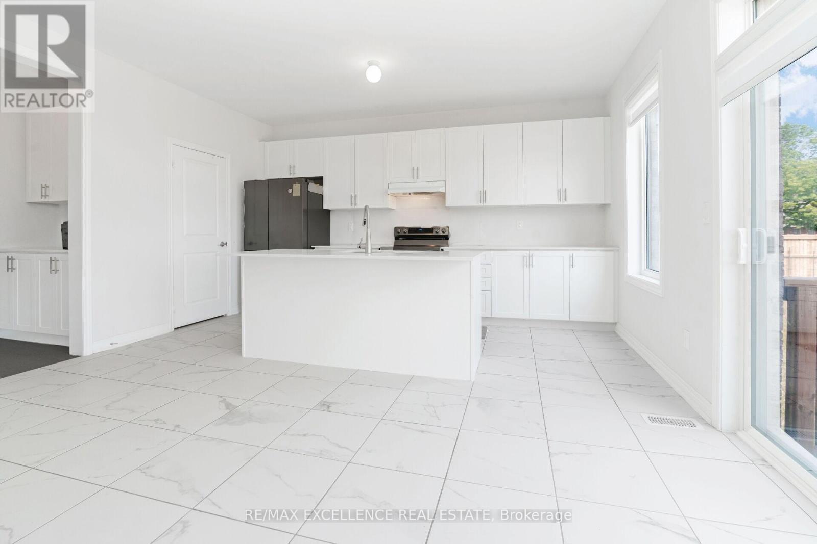 Photo 19 of 25 Sam Battaglia Crescent, Georgina ON