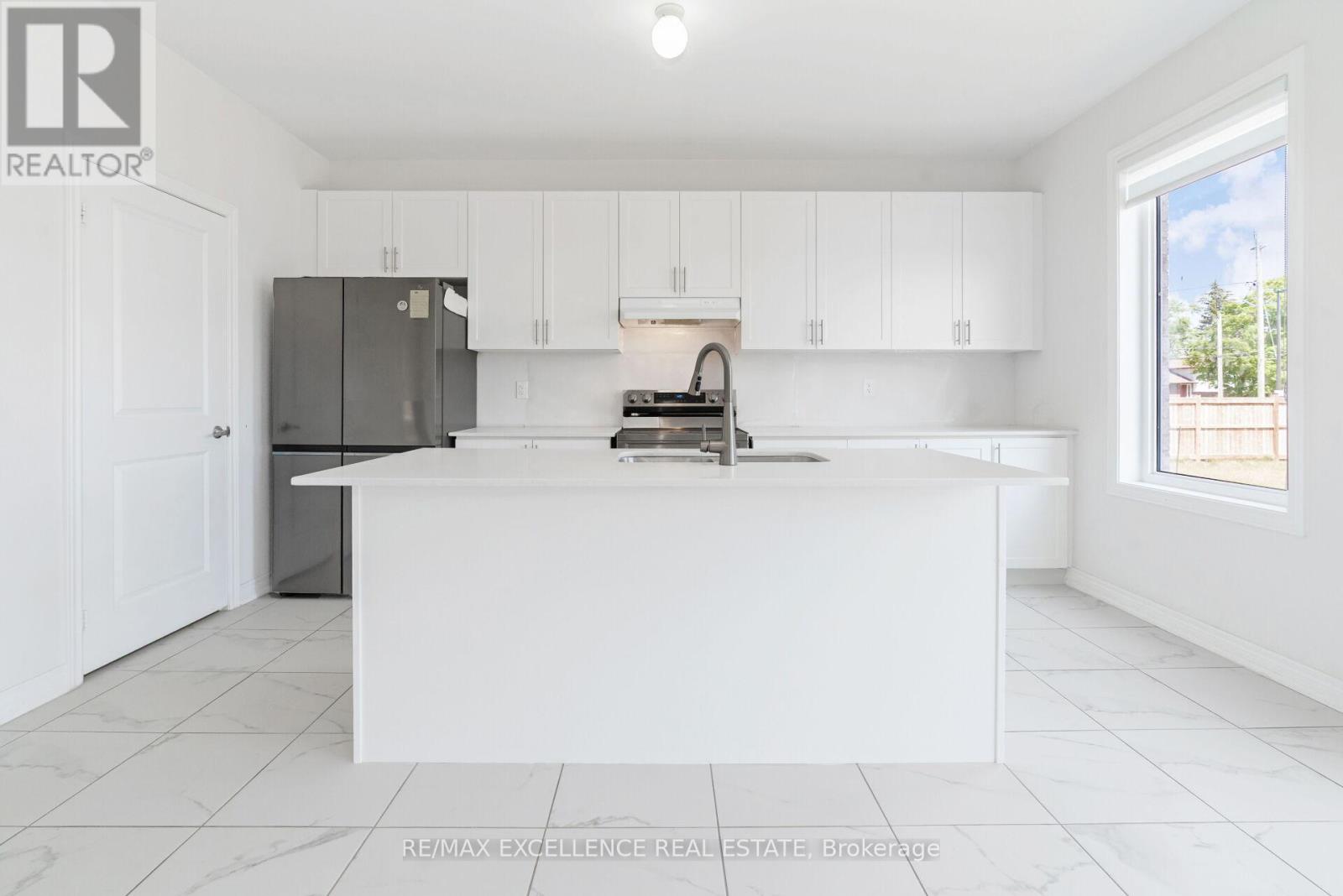 Photo 20 of 25 Sam Battaglia Crescent, Georgina ON