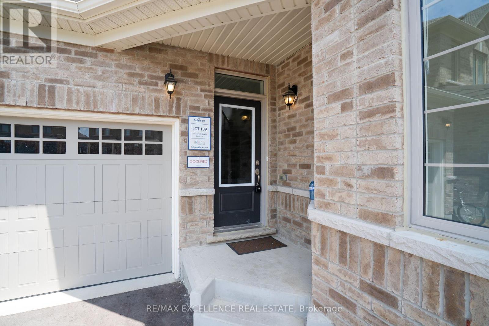 Photo 3 of 25 Sam Battaglia Crescent, Georgina ON