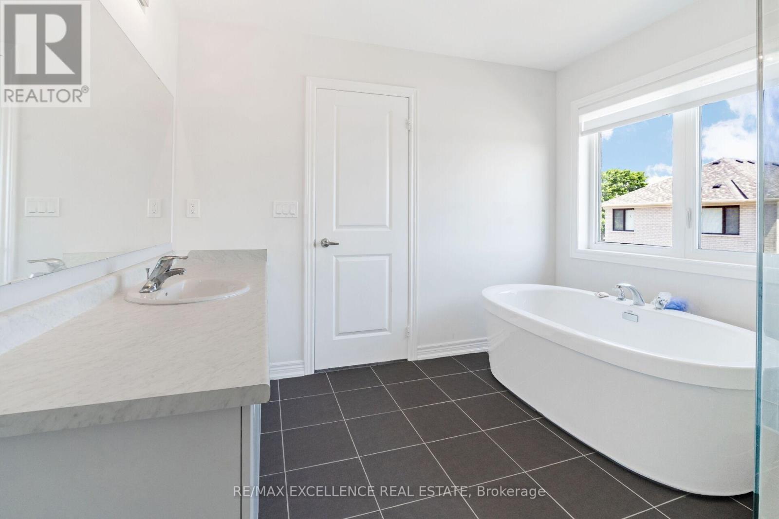 Photo 37 of 25 Sam Battaglia Crescent, Georgina ON