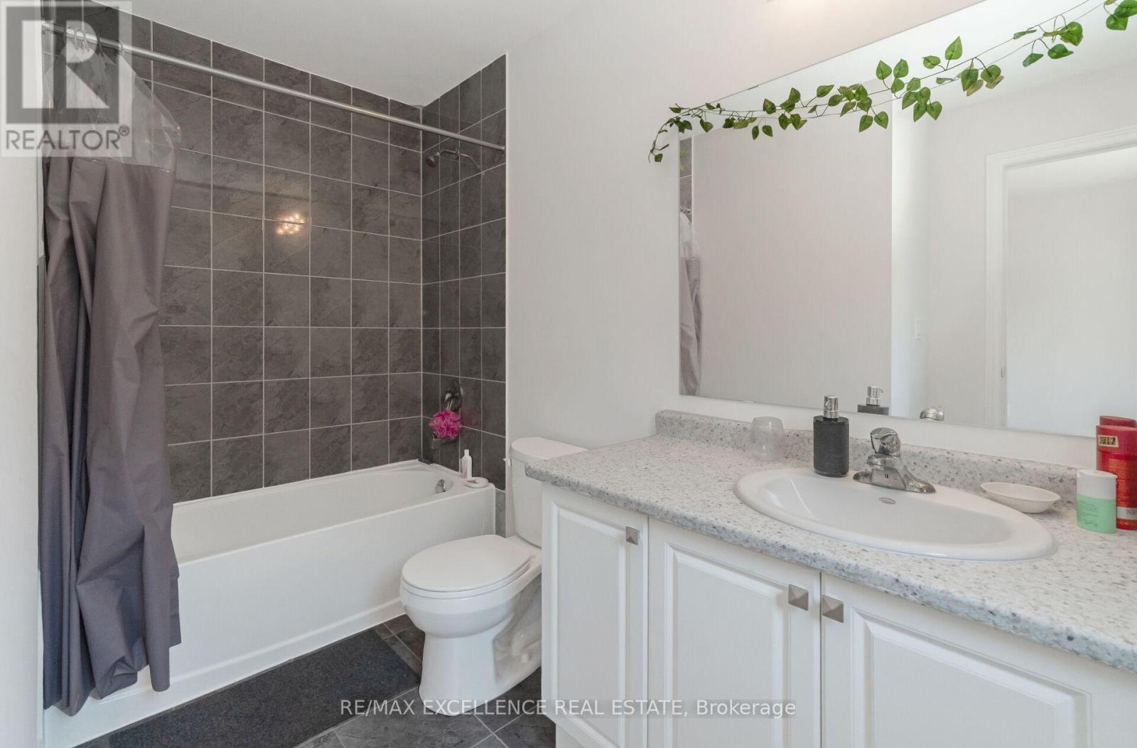 Photo 40 of 25 Sam Battaglia Crescent, Georgina ON