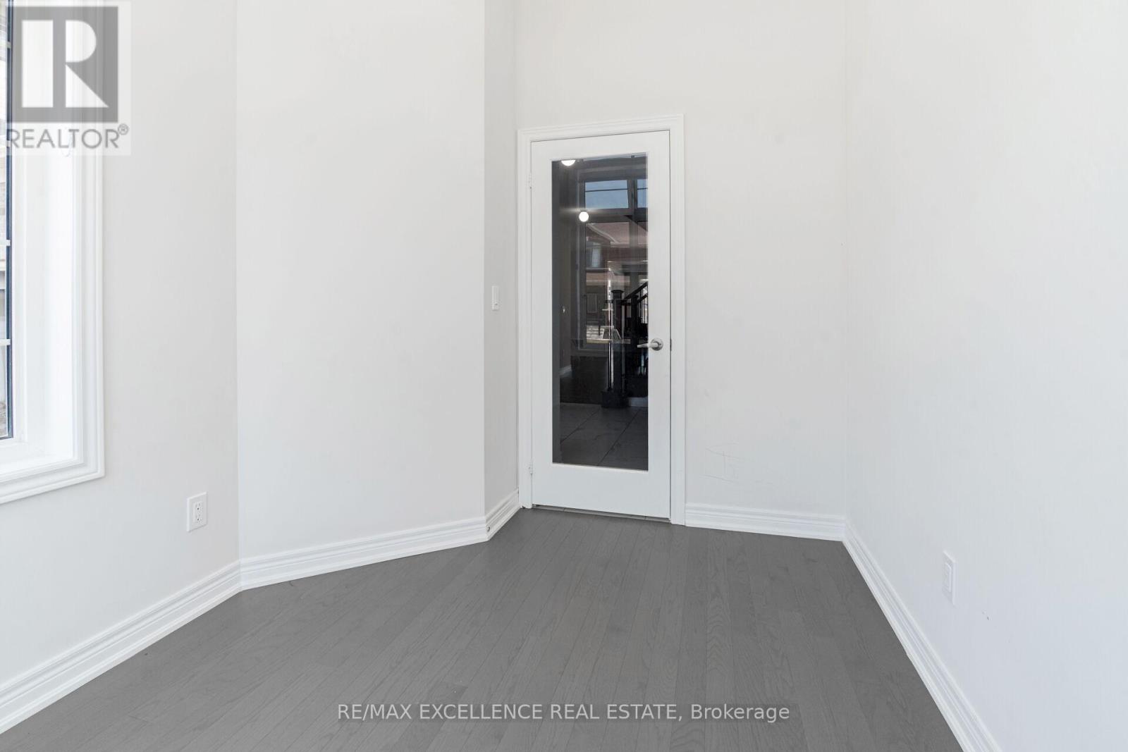 Photo 5 of 25 Sam Battaglia Crescent, Georgina ON