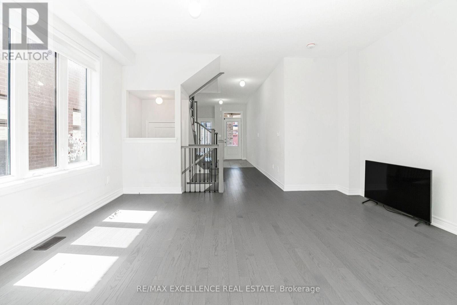 Photo 9 of 25 Sam Battaglia Crescent, Georgina ON