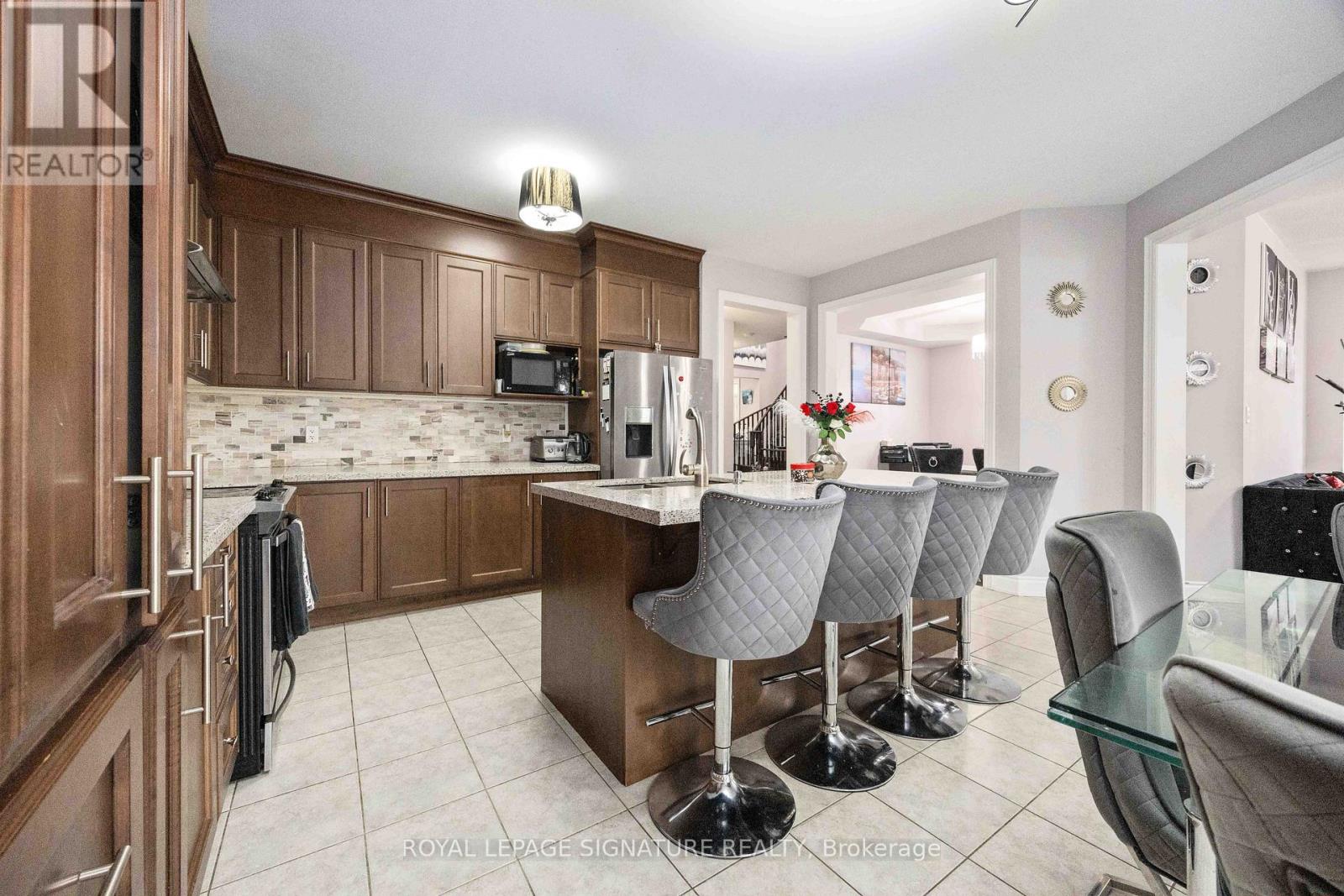 Photo 10 of 189 Algoma Drive, Vaughan ON