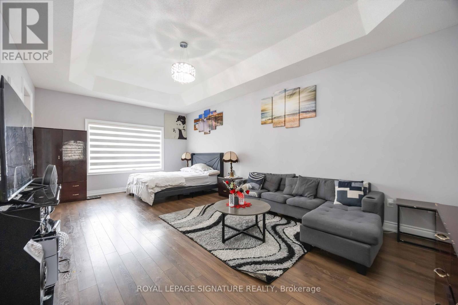 Photo 21 of 189 Algoma Drive, Vaughan ON