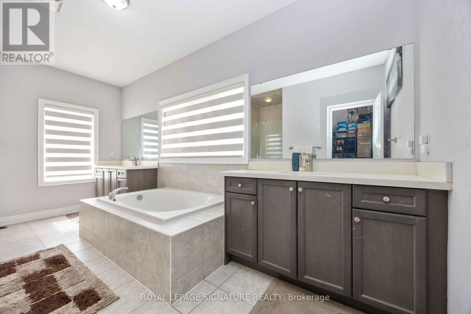 Photo 24 of 189 Algoma Drive, Vaughan ON