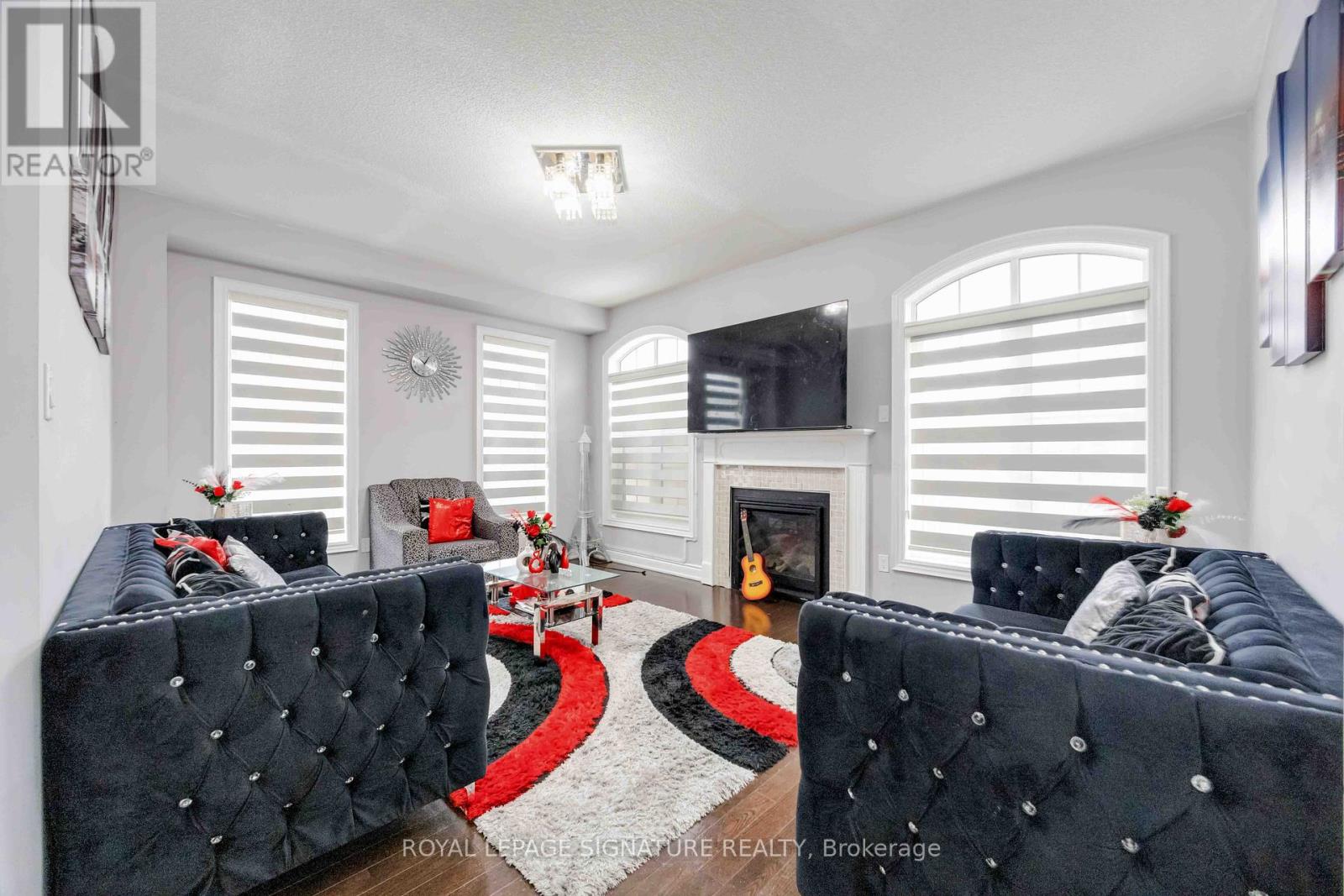 Photo 8 of 189 Algoma Drive, Vaughan ON