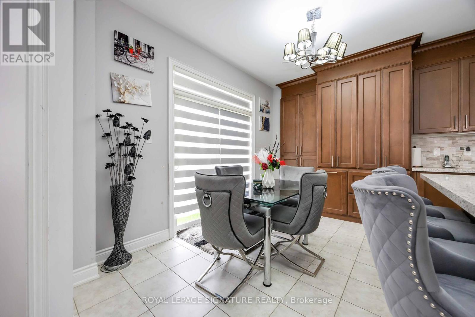 Photo 9 of 189 Algoma Drive, Vaughan ON