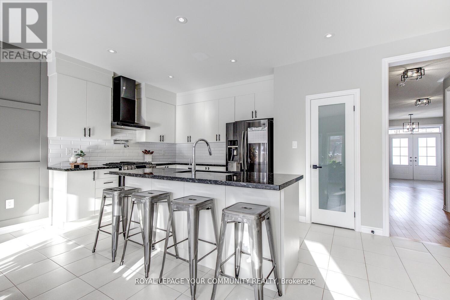 Photo 10 of 953 Barton Way, Innisfil ON