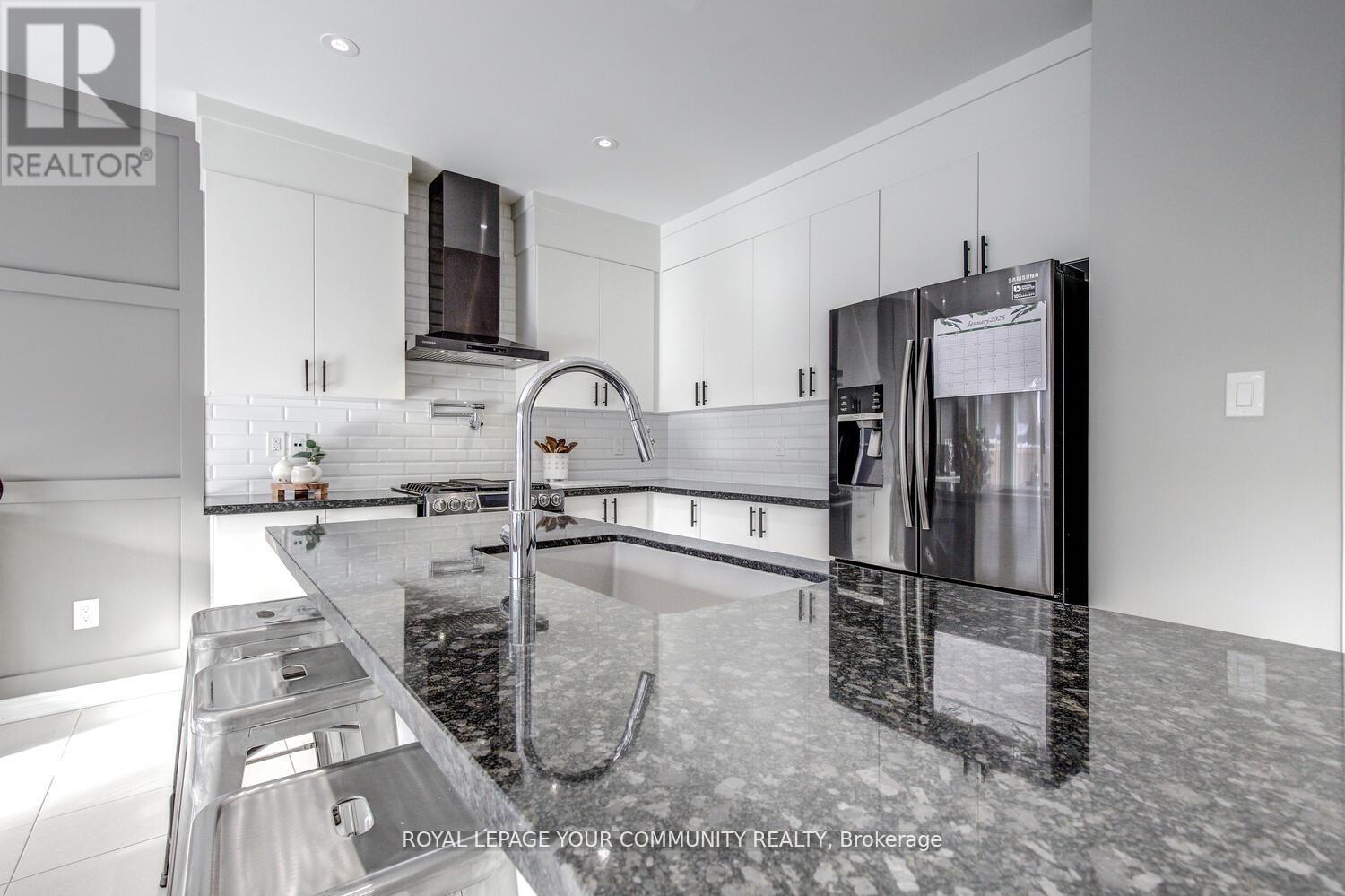 Photo 13 of 953 Barton Way, Innisfil ON