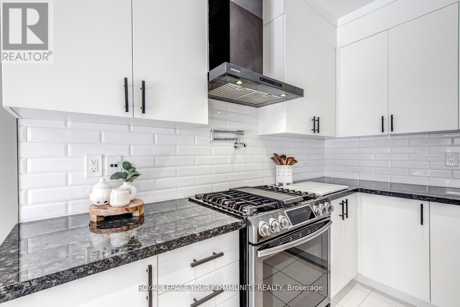 Photo 18 of 953 Barton Way, Innisfil ON