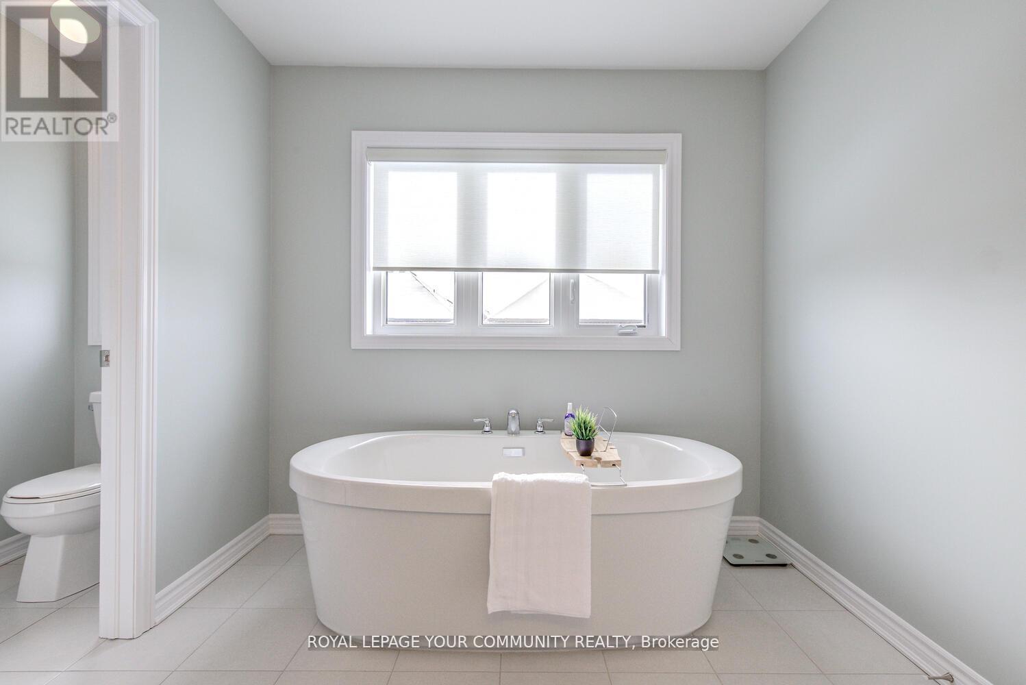 Photo 29 of 953 Barton Way, Innisfil ON