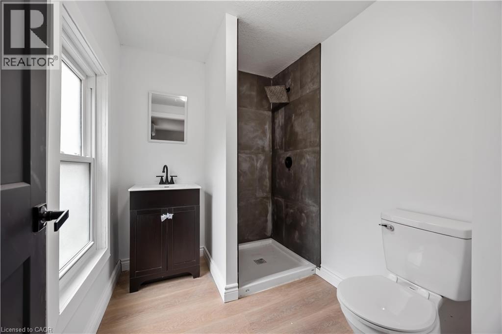 Photo 17 of 173 Brock Street S, Sarnia ON