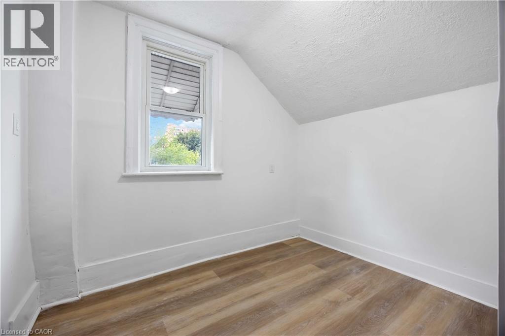 Photo 26 of 173 Brock Street S, Sarnia ON